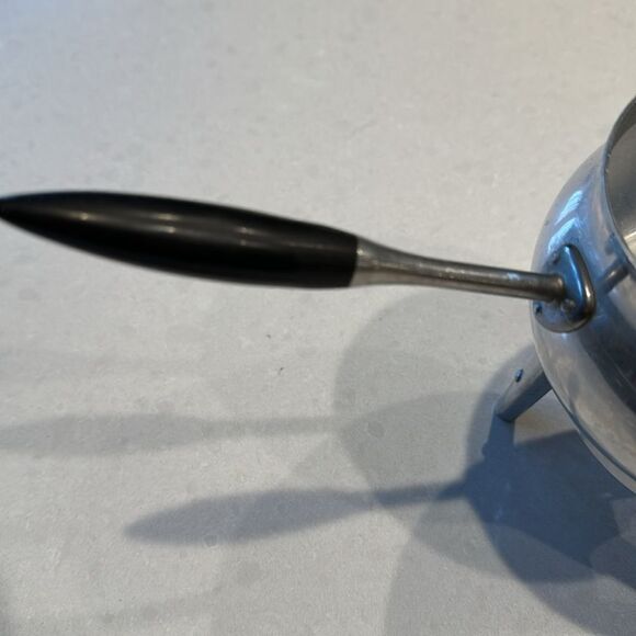 Fondue pot vintage with lid, wooden handle, candle stand, and 4 forks, so fun. - Picture 5 of 9